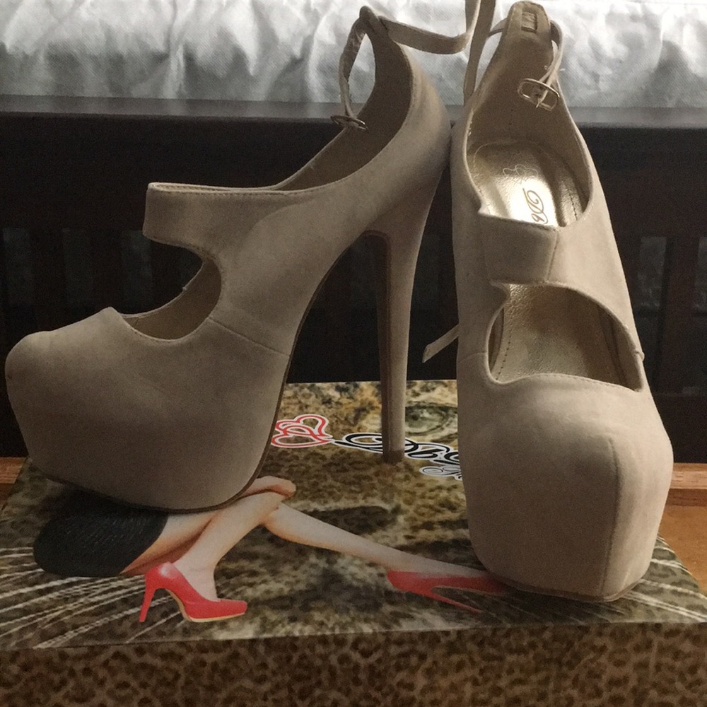 Nude high heel with platform